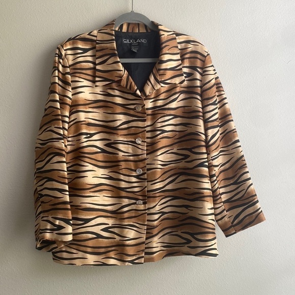 Silkland Animal Print Tiger 100% Silk Blouse Top Button down Shirt size 1X - Picture 1 of 5